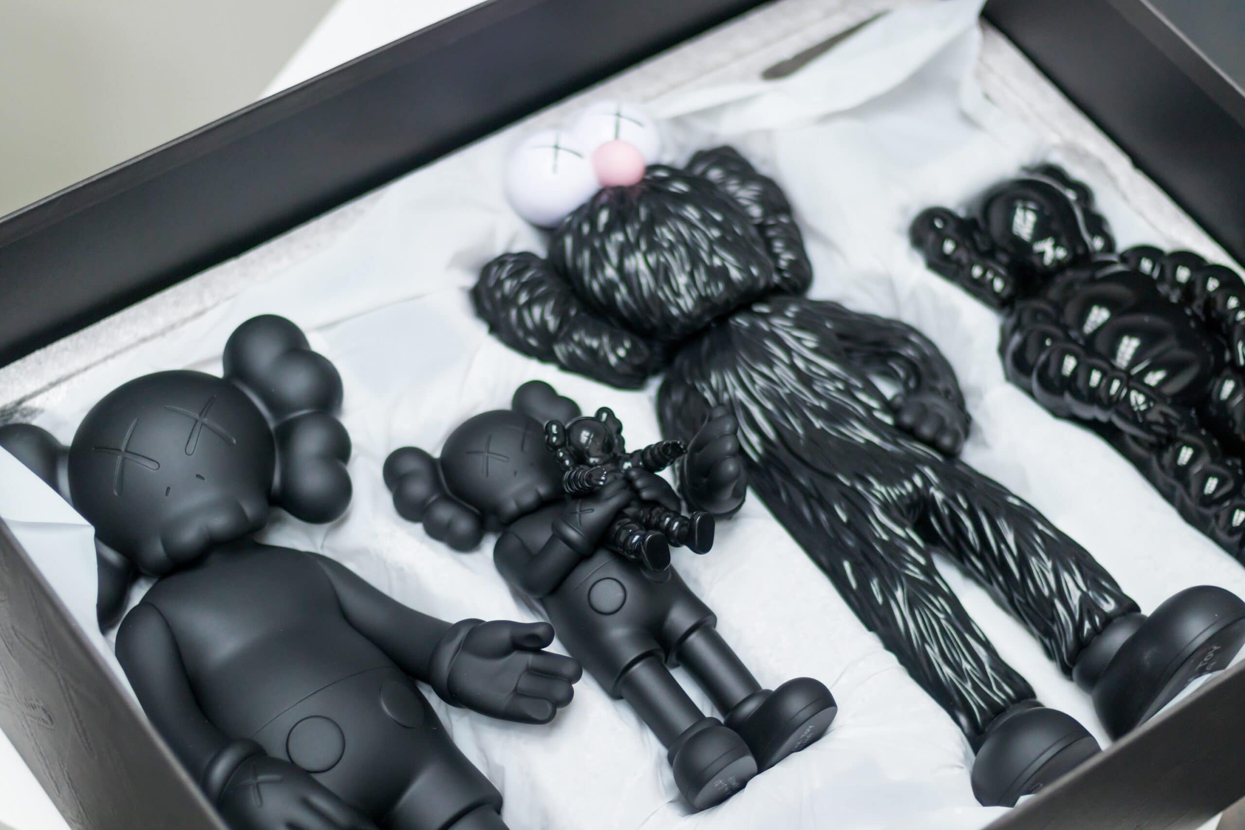 KAWS Family - black
