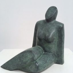 Zittende vrouw - brons