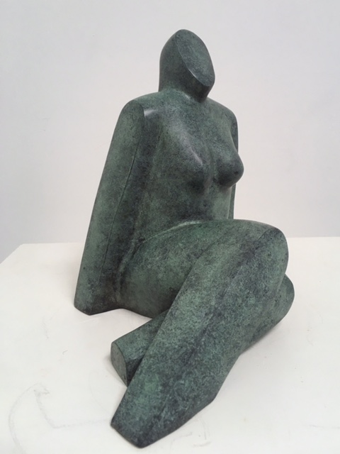 Zittende vrouw - brons