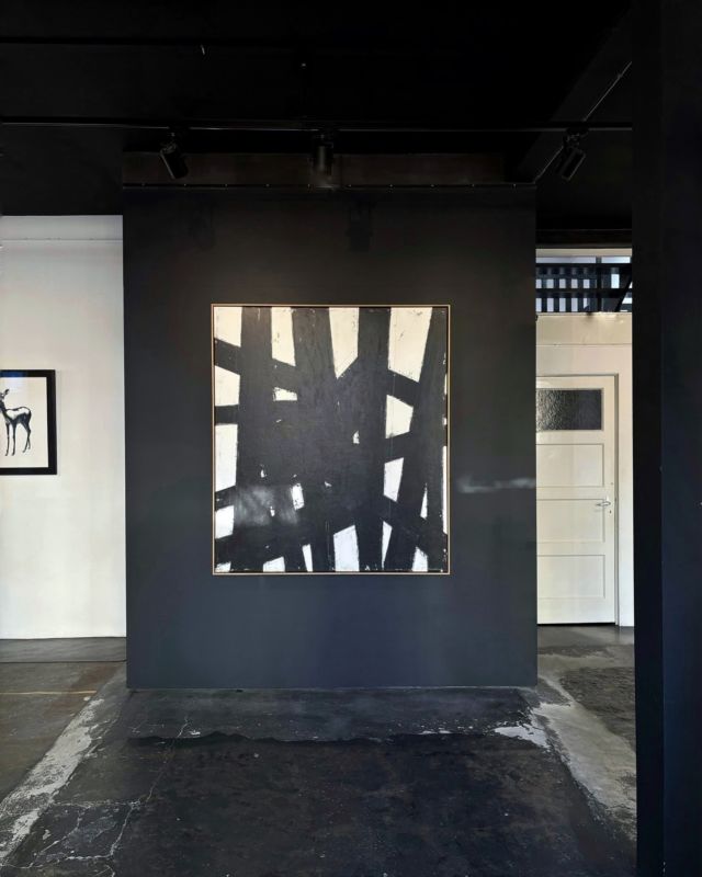 “Life, Interrupted IX” by Danish artist Karin Boggild 🖤
Drawing inspiration from architecture, nature, and design, Karin’s artistic vision is characterized by a keen focus on aesthetics, minimalism, depth, and raw expression.

“Life, Interrupted IX”
Karin Bøggild
140 x 160 cm

Link in bio!
 
#karinboggild #karinboeggild #boeggild #original #abstractart #abstract #kunsthuizen #gallery #contemporaryart #contemporaryartgallery #artgallery #kunsthuisleiden #kunsthuisbreda #kunsthuisamsterdam #galerie #kunstuitleen